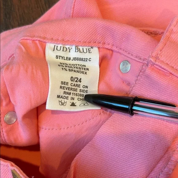 Judy Blue Garment Dyed Cropped Pink Jeans 0/24 - Picture 3 of 4